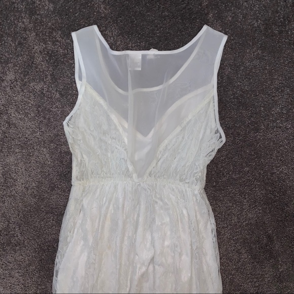 White lace dress - Picture 2 of 4
